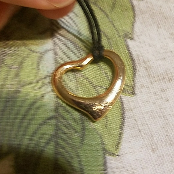 18K Gold Heart Necklace - Picture 3 of 7